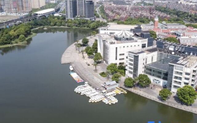 Lake Malaren International Convention Center Hotel