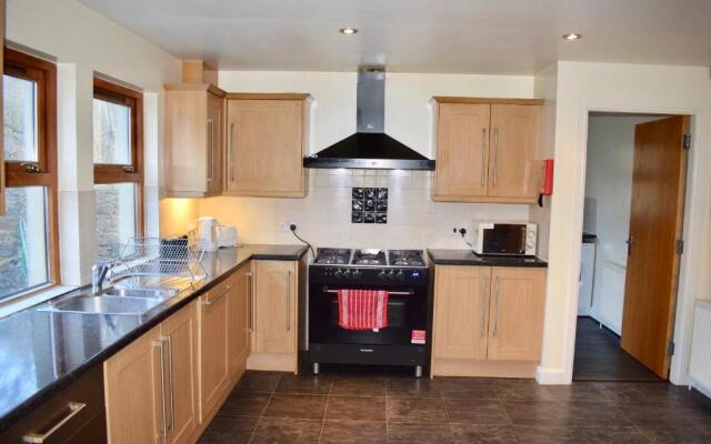 Kelpies Serviced Apartments Kavanagh- 5 Bedrooms