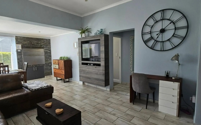 21 Manor Kingswood