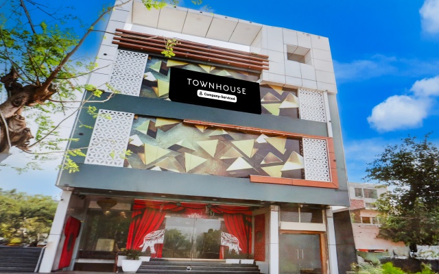Fabhotel Royal'S Paradise