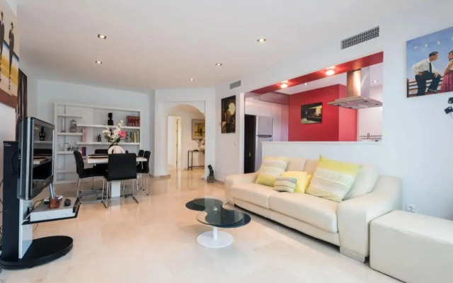 Charming 2 Bedroom Trocadero Arena area