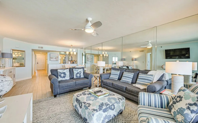 Oceanfront Marco Island Escape w/ Beach Access!