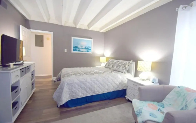 Jada 4H 1 Bedroom Condo by RedAwning