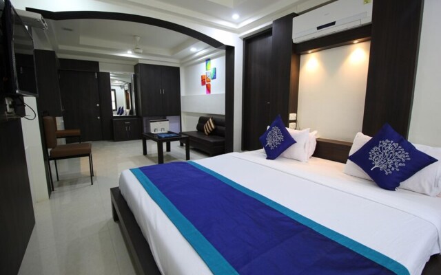 OYO 1360 Hotel Cross Road