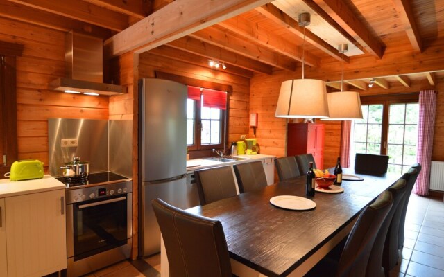 Charming Chalet in Waimes With Sauna and Jacuzzi