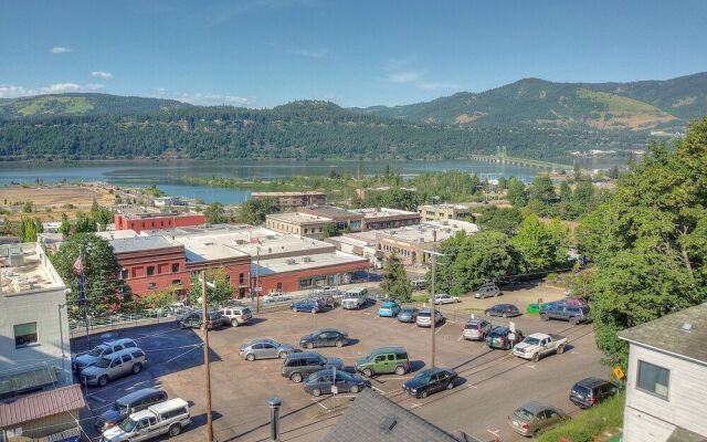 Casa Del Stoke 3 Bedroom Home by RedAwning