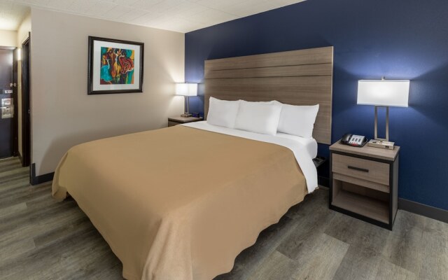 Super 8 by Wyndham Laredo