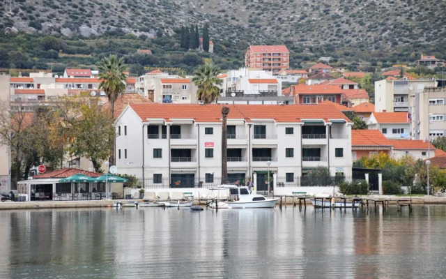 Apartments by the sea Trogir - 16210