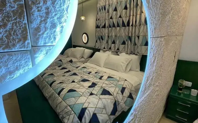 Danda Moon Pyramids Hotel