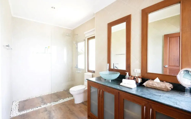 Villa Azure with Infinity Pool