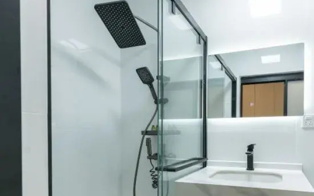 Goaiiting· gaoting service apartment (Zhuhai Gongbei Port Fuhuali Branch)