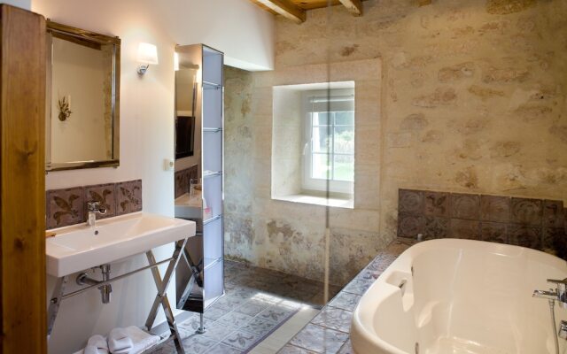 Château Latour Segur Suites & Spa