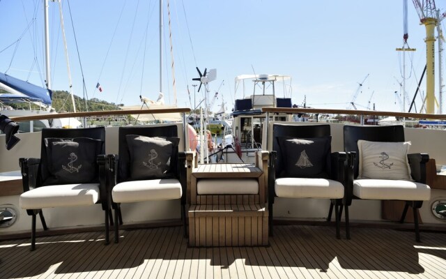 Blue III Yacht
