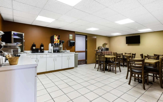 Econo Lodge Inn And Suites Dickson
