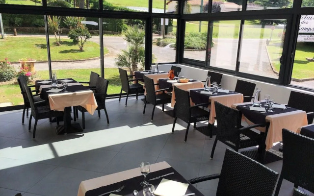 Hôtel Restaurant Relais des Champs