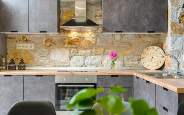 Kastro Stone House