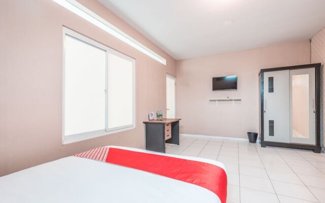 Super OYO 1868 J&b Room Pramuka
