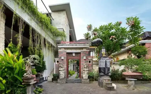 Jineswari Kuta by Kamara