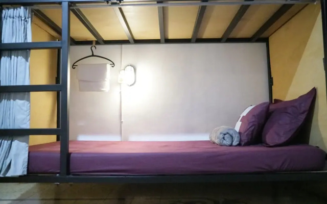 Semeru Hostel Malang - Adults Only