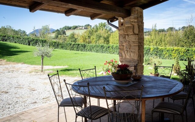 Casale Nasca In Pietra Immerso Nel Verde