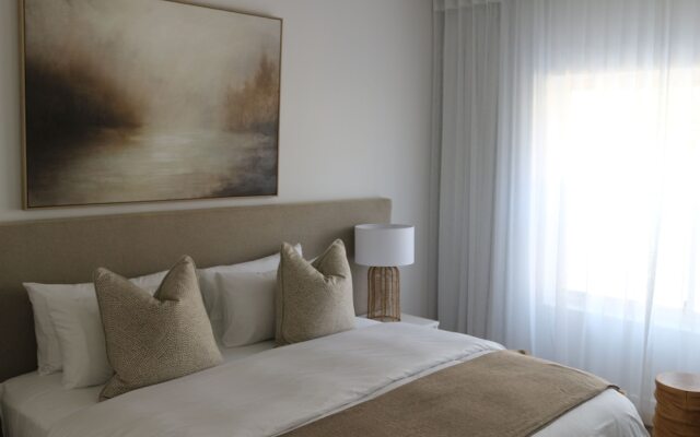 Camps Bay Holiday Home - Walk to the Beach