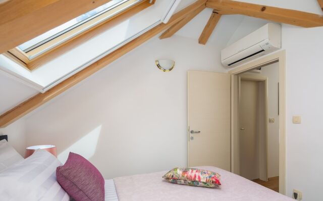Romantic apartment in the attic