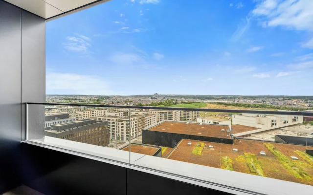 Stylish Luxurious Apt w Pool & Gym ID214