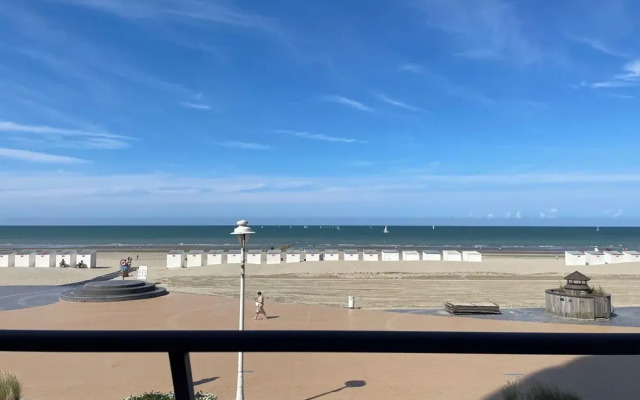 Apartment in Nieuwpoort With sea View