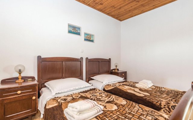 Beautiful Home in Banjol With Wifi and 2 Bedrooms