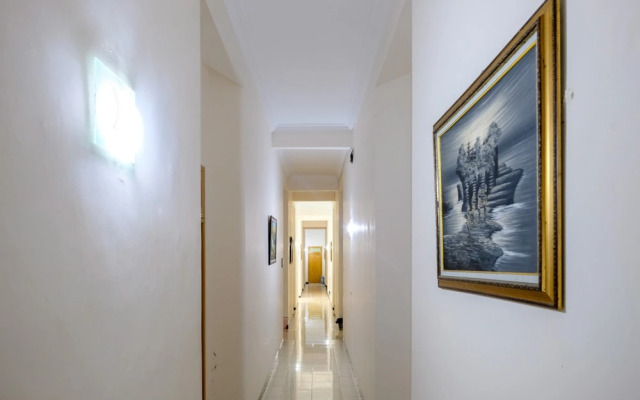 RedDoorz @ Savitri Hotel