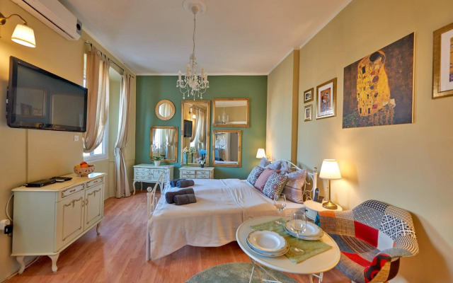 Old City Romantic Studio