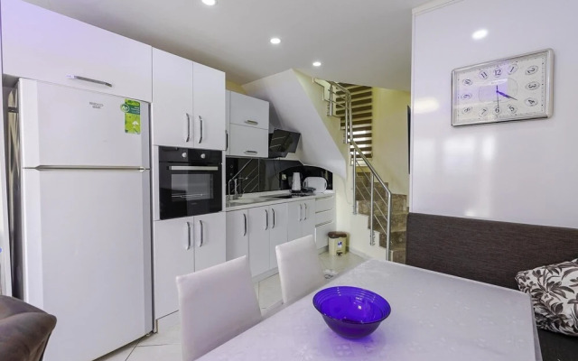 Chic Villa w Patio 5 min to Beach in Antalya