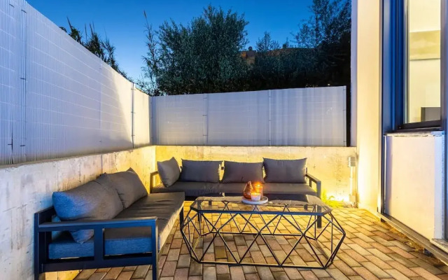 Ventiri Lofts - Luxury Duplex w Private Garden