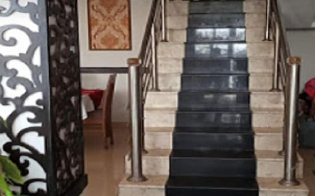 Taj Hotel And Restaurant