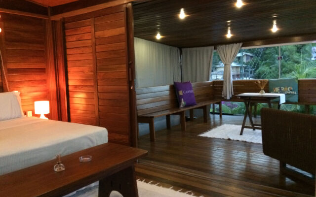Sambass lounge beach cafe & Pousada