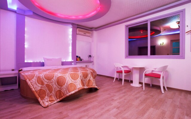 Whitehouse Motel