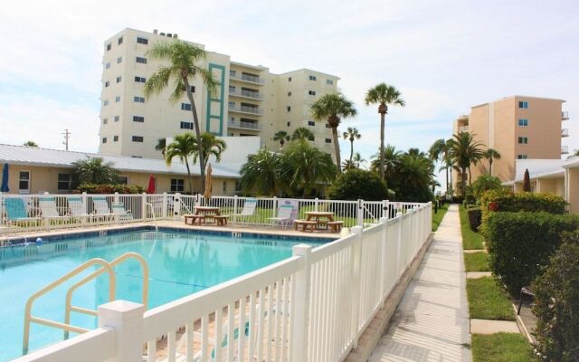 Jamaica Royale - 010 - 2 Br Condo