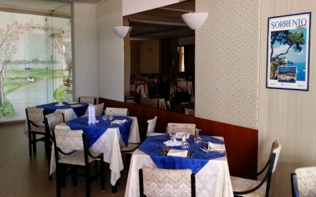 Cumeja Beach Club & Hotel