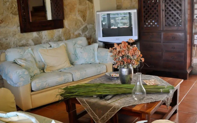 Orsalia Luxury Suites