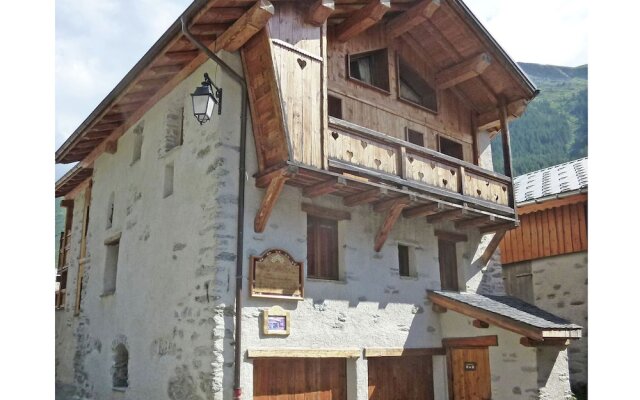Charming Chalet in Champagny-en-vanoise Near Ski Area