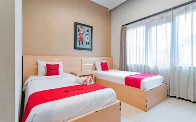 RedDoorz @ Sersan Bajuri Atas