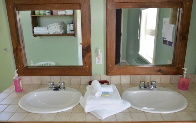 Auberge De Douglastown Hostel