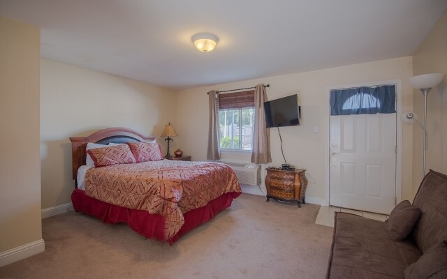 Oak Shores Studio 39