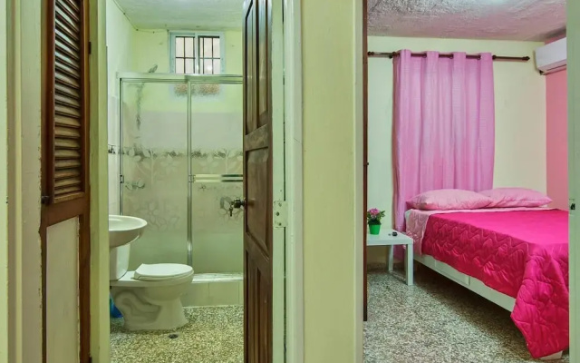 Room in Guest Room - Queen Of Hearts - Rh