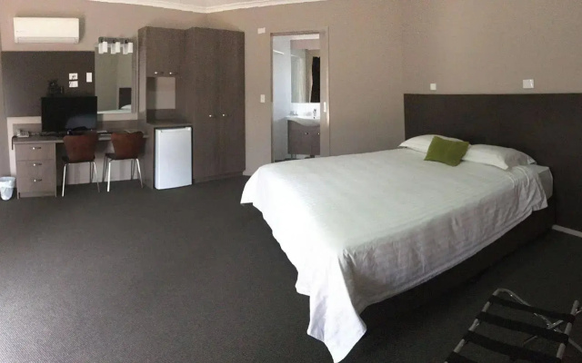 Bluestone Motor Inn