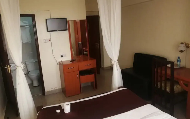 Becca Hotel Meru