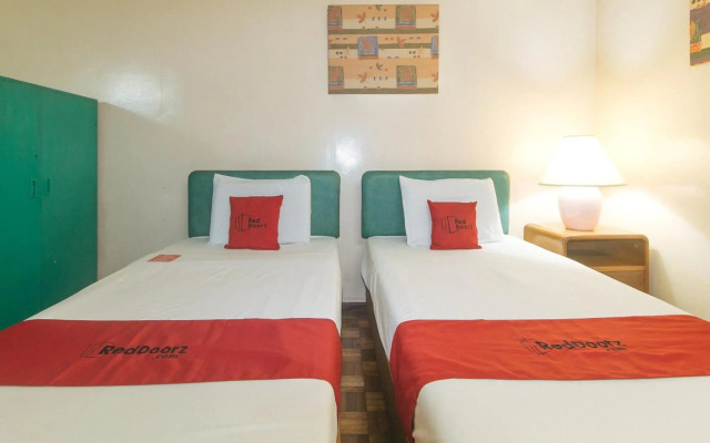 Broadway Court Apartelle