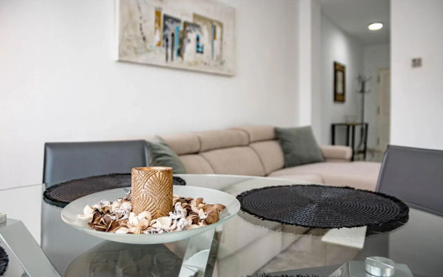 PR20 - Beach front flat Puerto Banus