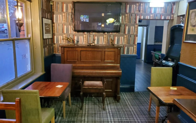 The Queens Arms Hotel