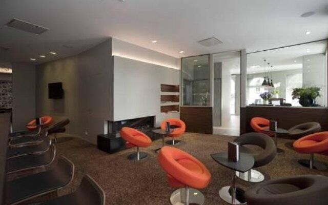 Square Hotel